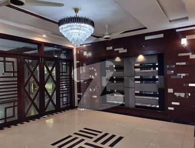 Investors Should sale This House Located Ideally In Bahria Town