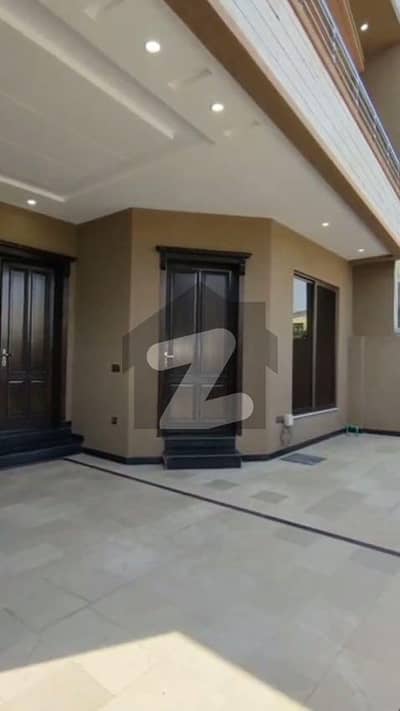 ڈی ۔ 17 اسلام آباد میں 5 کمروں کا 10 مرلہ مکان 3.8 کروڑ میں برائے فروخت۔