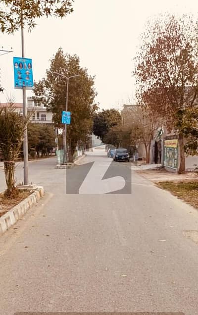 سادات کوآپریٹو ہاؤسنگ سوسائٹی (کالج ٹاؤن) لاہور میں 5 مرلہ کمرشل پلاٹ 1.0 کروڑ میں برائے فروخت۔