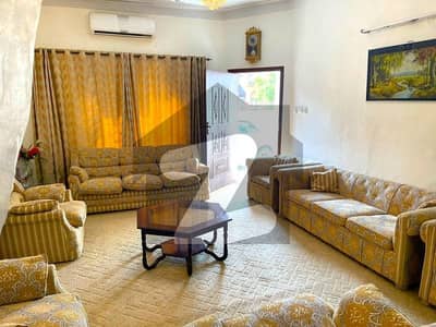 جی ۔ 9 اسلام آباد میں 5 کمروں کا 7 مرلہ مکان 5.3 کروڑ میں برائے فروخت۔