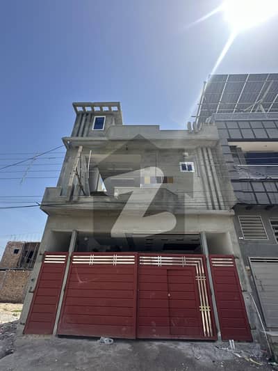 ریگی ماڈل ٹاؤن فیز 3 ۔ بلاک سی1 ریگی ماڈل ٹاؤن فیز 3,ریگی ماڈل ٹاؤن,پشاور میں 8 کمروں کا 5 مرلہ مکان 3.2 کروڑ میں برائے فروخت۔