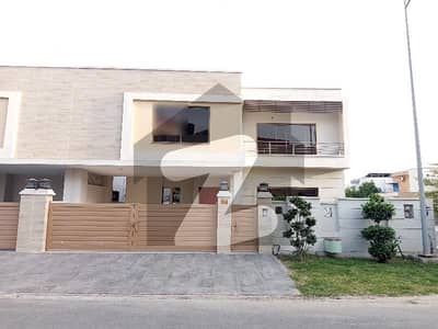 عسکری 10 - سیکٹر ایس عسکری 10,عسکری,لاہور میں 5 کمروں کا 15 مرلہ مکان 10.0 کروڑ میں برائے فروخت۔