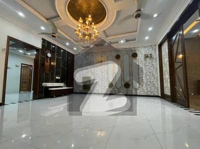 بحریہ ٹاؤن جاسمین بلاک بحریہ ٹاؤن سیکٹر سی,بحریہ ٹاؤن,لاہور میں 5 کمروں کا 10 مرلہ مکان 1.25 لاکھ میں کرایہ پر دستیاب ہے۔