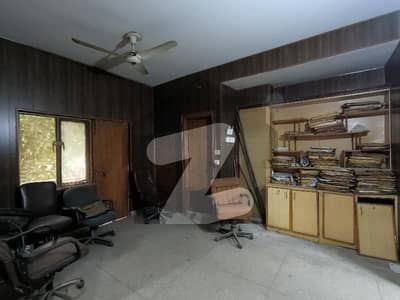 جی ۔ 11/4 جی ۔ 11,اسلام آباد میں 2 کمروں کا 3 مرلہ فلیٹ 1.7 کروڑ میں برائے فروخت۔