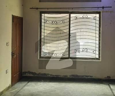 In Allama Iqbal Town - Nizam Block Of Lahore, A 5 Marla House Is Available