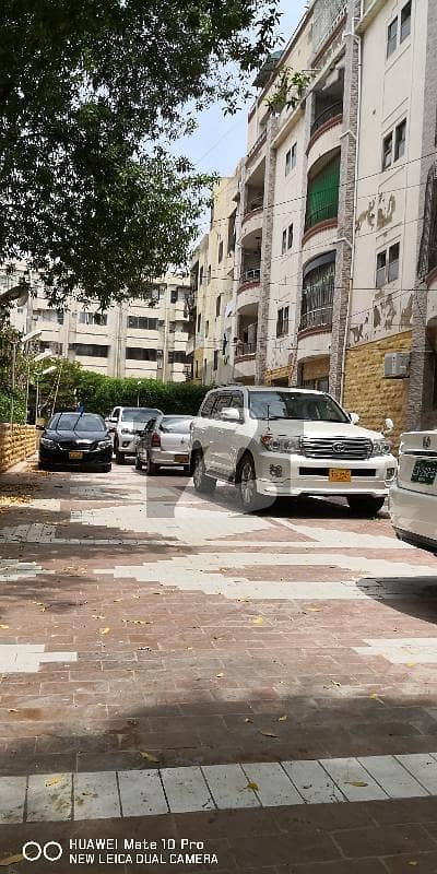 کلفٹن ۔ بلاک 2 کلفٹن,کراچی میں 3 کمروں کا 5 مرلہ فلیٹ 3.0 کروڑ میں برائے فروخت۔