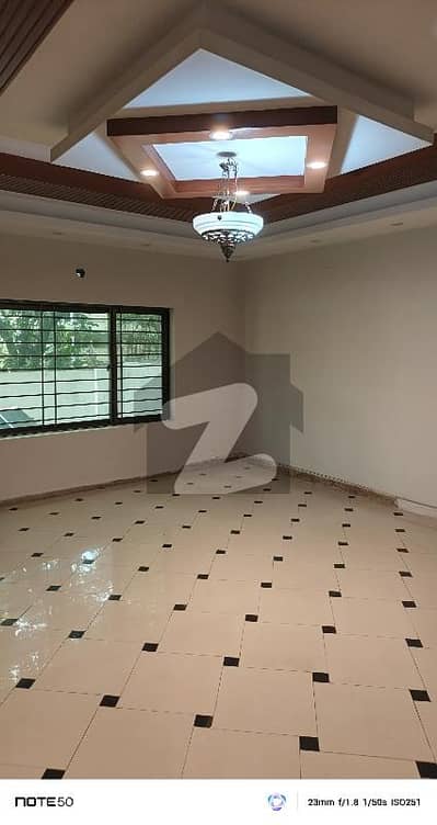 ایف ۔ 10 اسلام آباد میں 7 کمروں کا 1 کنال مکان 4.5 لاکھ میں کرایہ پر دستیاب ہے۔