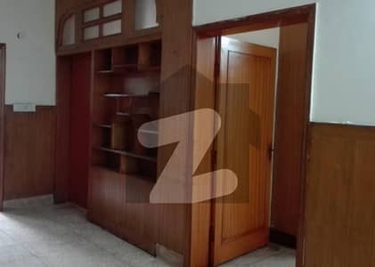 علامہ اقبال ٹاؤن ۔ ہنزہ بلاک علامہ اقبال ٹاؤن,لاہور میں 4 کمروں کا 10 مرلہ مکان 4.0 کروڑ میں برائے فروخت۔