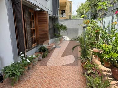 کلفٹن ۔ بلاک 2 کلفٹن,کراچی میں 2 کمروں کا 4 مرلہ فلیٹ 2.6 لاکھ میں کرایہ پر دستیاب ہے۔