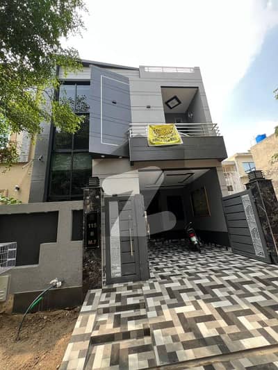 لیک سٹی رائیونڈ روڈ,لاہور میں 4 کمروں کا 5 مرلہ مکان 2.8 کروڑ میں برائے فروخت۔