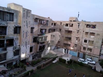 Flat For sale Is Readily Available In Prime Location Of Gulshan-e-Iqbal - Block 13/A