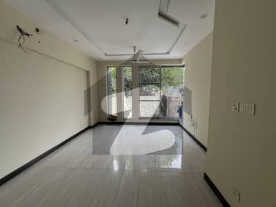 ڈی ایچ اے فیز 8 سابقہ ایئر ایوینیو ڈی ایچ اے فیز 8,ڈی ایچ اے ڈیفینس,لاہور میں 4 کمروں کا 10 مرلہ مکان 2.0 لاکھ میں کرایہ پر دستیاب ہے۔