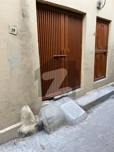 نواب آباد واہ میں 9 کمروں کا 10 مرلہ مکان 90.0 لاکھ میں برائے فروخت۔