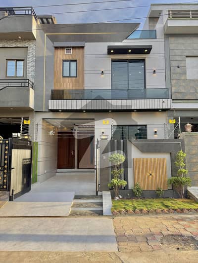 سینٹرل پارک ۔ بلاک اے1 سینٹرل پارک ہاؤسنگ سکیم,لاہور میں 4 کمروں کا 4 مرلہ مکان 1.95 کروڑ میں برائے فروخت۔