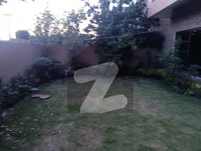 ویلینشیاء ہاؤسنگ سوسائٹی لاہور میں 7 کمروں کا 1 کنال مکان 6.99 کروڑ میں برائے فروخت۔