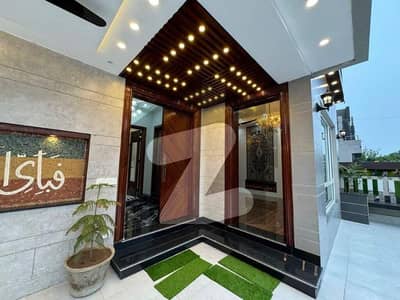 بحریہ ٹاؤن جینیپر بلاک بحریہ ٹاؤن سیکٹر سی,بحریہ ٹاؤن,لاہور میں 5 کمروں کا 10 مرلہ مکان 1.25 لاکھ میں کرایہ پر دستیاب ہے۔