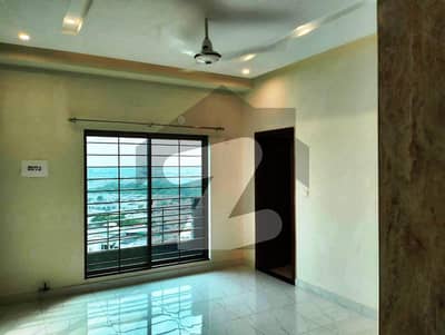 عسکری 10 - سیکٹر ایس عسکری 10,عسکری,لاہور میں 4 کمروں کا 14 مرلہ فلیٹ 4.8 کروڑ میں برائے فروخت۔