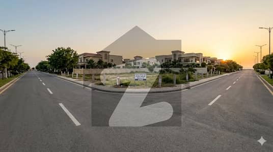 Luxury Living Starts Here 1000 Yards Corner Plot For Sale