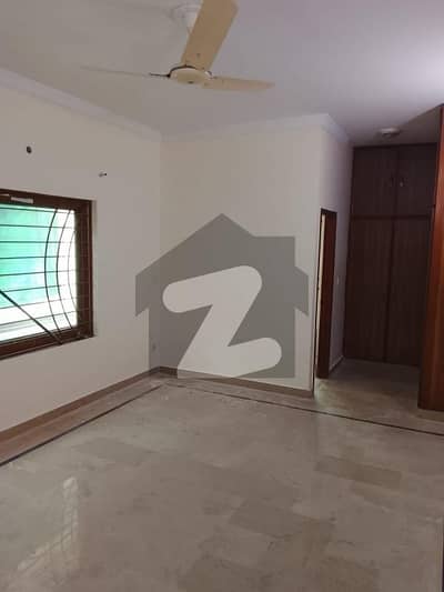 ایف ۔ 10 اسلام آباد میں 5 کمروں کا 1 کنال مکان 4.5 لاکھ میں کرایہ پر دستیاب ہے۔