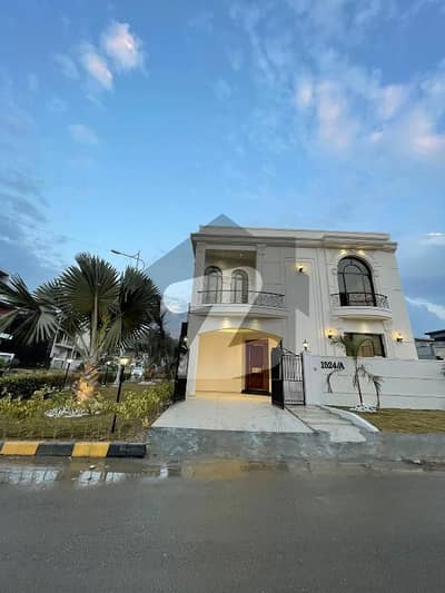 ایم پی سی ایچ ایس - بلاک سی 1 ایم پی سی ایچ ایس ۔ ملٹی گارڈنز,بی ۔ 17,اسلام آباد میں 4 کمروں کا 5 مرلہ مکان 4.1 کروڑ میں برائے فروخت۔