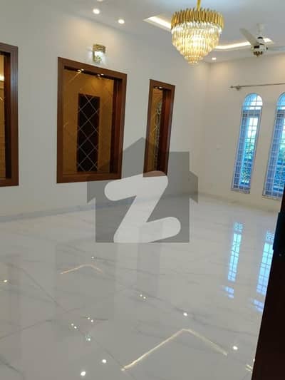 Get In Touch Now To Rent A 900 Square Feet Flat In Top City 1