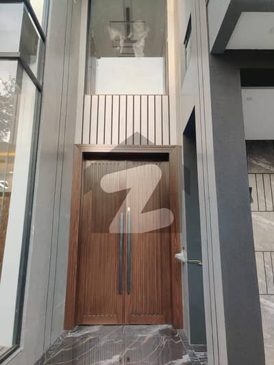 ڈریم گارڈنز ڈیفینس روڈ,لاہور میں 7 کمروں کا 10 مرلہ مکان 4.3 کروڑ میں برائے فروخت۔