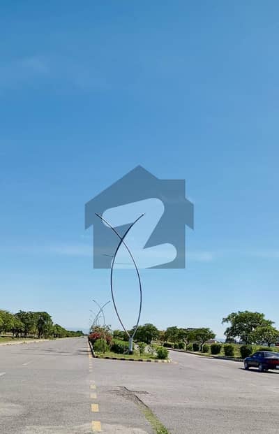 1Kanal Ideal Location Plot For Sale In Regi Model Town