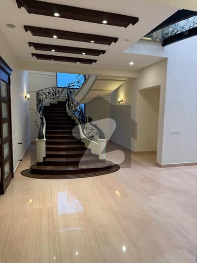 ایف ۔ 7 اسلام آباد میں 5 کمروں کا 1 کنال مکان 28.0 لاکھ میں کرایہ پر دستیاب ہے۔