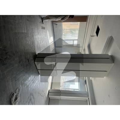 کلفٹن ۔ بلاک 1 کلفٹن,کراچی میں 3 کمروں کا 9 مرلہ فلیٹ 5.25 کروڑ میں برائے فروخت۔