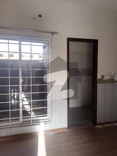 پام ولاز مین کینال بینک روڈ,لاہور میں 2 کمروں کا 3 مرلہ فلیٹ 60.0 لاکھ میں برائے فروخت۔