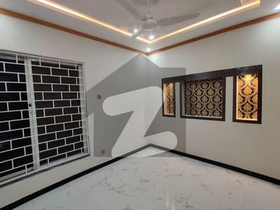 سوان گارڈن - بلاک ایچ ایکسٹینشن سوان گارڈن,اسلام آباد میں 5 کمروں کا 6 مرلہ مکان 3.25 کروڑ میں برائے فروخت۔