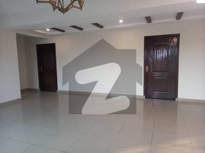 عسکری 10 - سیکٹر ایف عسکری 10,عسکری,لاہور میں 3 کمروں کا 10 مرلہ فلیٹ 3.7 کروڑ میں برائے فروخت۔