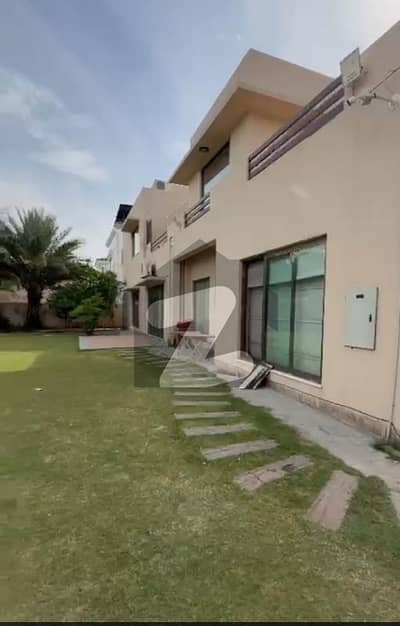 ڈی ایچ اے فیز 5 ڈیفنس (ڈی ایچ اے),لاہور میں 5 کمروں کا 2 کنال مکان 5.2 لاکھ میں کرایہ پر دستیاب ہے۔