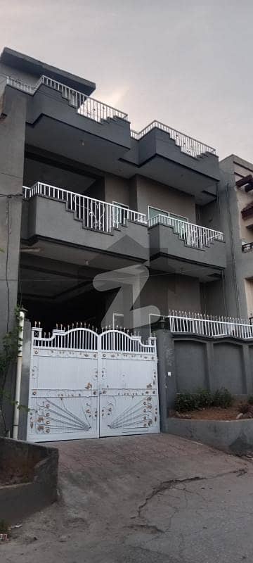 گلریز ہاؤسنگ سوسائٹی فیز 2 گلریز ہاؤسنگ سکیم,راولپنڈی میں 7 کمروں کا 10 مرلہ مکان 1.0 لاکھ میں کرایہ پر دستیاب ہے۔