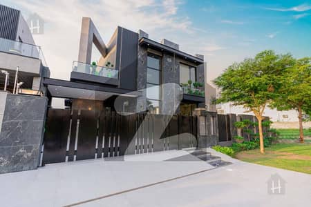 Near Tim Hortons & KFC 1 Kanal Ultra Modern Luxurious House