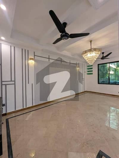 طارق گارڈنز لاہور میں 3 کمروں کا 5 مرلہ مکان 2.7 کروڑ میں برائے فروخت۔