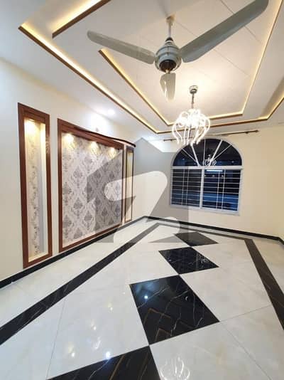 14 Marla Brand New Upper Portion With Servant Quarter All Facilities Available G-13/2