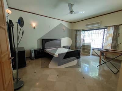 ایف ۔ 7 اسلام آباد میں 5 کمروں کا 1 کنال مکان 7.7 لاکھ میں کرایہ پر دستیاب ہے۔