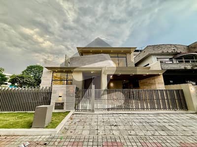 ڈی ایچ اے ڈیفینس فیز 2 ڈی ایچ اے ڈیفینس,اسلام آباد میں 5 کمروں کا 1 کنال مکان 13.0 کروڑ میں برائے فروخت۔