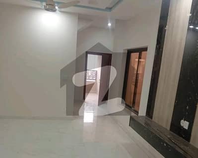 مارگلہ ویو ہاؤسنگ سوسائٹی ڈی ۔ 17,اسلام آباد میں 4 کمروں کا 9 مرلہ مکان 1.1 لاکھ میں کرایہ پر دستیاب ہے۔