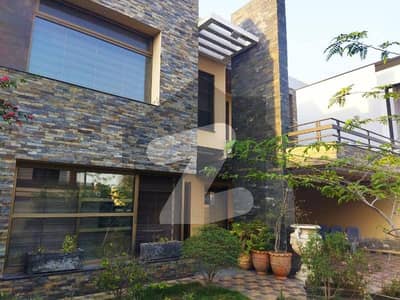 بحریہ ٹاؤن سیکٹر سی بحریہ ٹاؤن,لاہور میں 5 کمروں کا 1 کنال مکان 5.8 کروڑ میں برائے فروخت۔