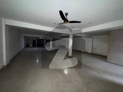 جوہر ٹاؤن لاہور میں 18 مرلہ Studio گودام 2.1 لاکھ میں کرایہ پر دستیاب ہے۔