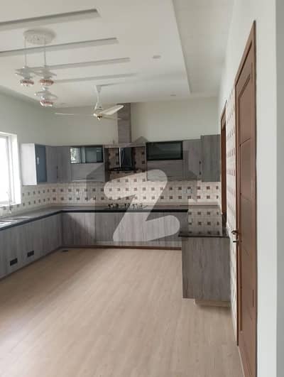 Luxury 1 Kanal Upper Portion | 4 Bed | Prime Location DHA Phase 2