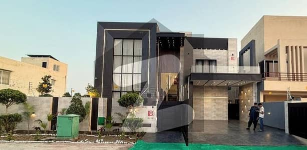 ڈی ایچ اے - ای ایم ای کاٹیجز ای ایم ای سوسائٹی,لاہور میں 5 کمروں کا 1 کنال مکان 11.0 کروڑ میں برائے فروخت۔