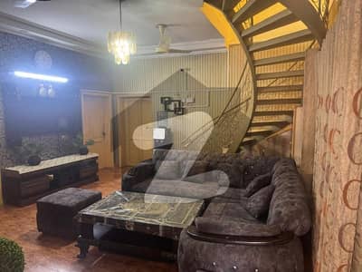 ڈی ایچ اے فیز 4 - بلاک ڈبل ای فیز 4,ڈیفنس (ڈی ایچ اے),لاہور میں 4 کمروں کا 10 مرلہ مکان 4.95 کروڑ میں برائے فروخت۔