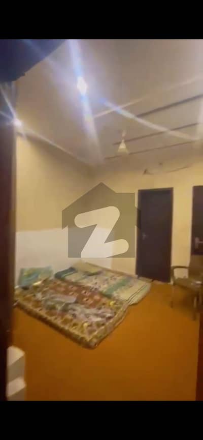 FLAT FOR STUDENTS/JOB HOLDERS IN EDEN RESIDENCIA COLLEGE ROAD LHR