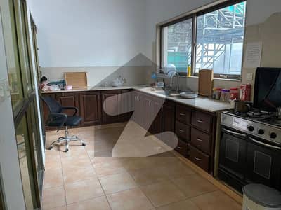 ایف ۔ 7 اسلام آباد میں 10 کمروں کا 3 کنال مکان 22.0 لاکھ میں کرایہ پر دستیاب ہے۔