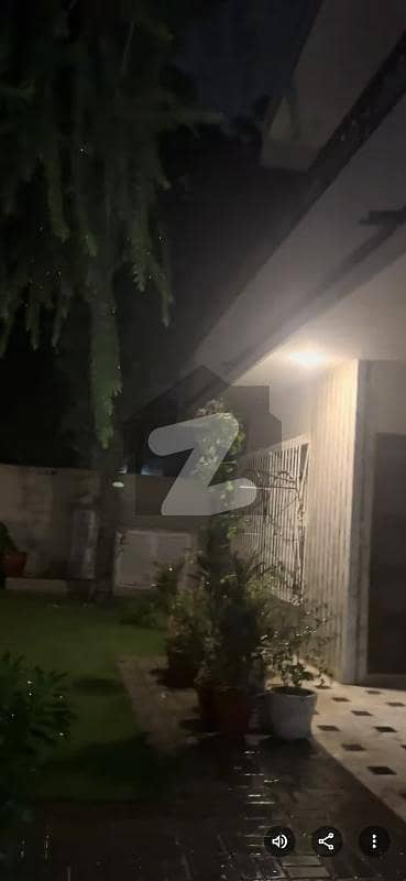 Prime 600 Yards Portion in Gulshan Block 6 3 Bed, Big Garden, Parking Ideal for Family, Office or NGO