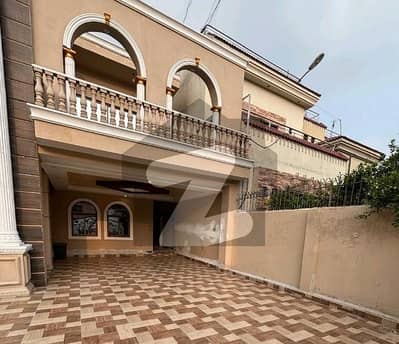 ویلینشیاء ۔ بلاک اے1 ویلینشیاء ہاؤسنگ سوسائٹی,لاہور میں 6 کمروں کا 1 کنال مکان 7.5 کروڑ میں برائے فروخت۔