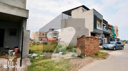 پیراگون سٹی لاہور میں 4 مرلہ رہائشی پلاٹ 85.0 لاکھ میں برائے فروخت۔